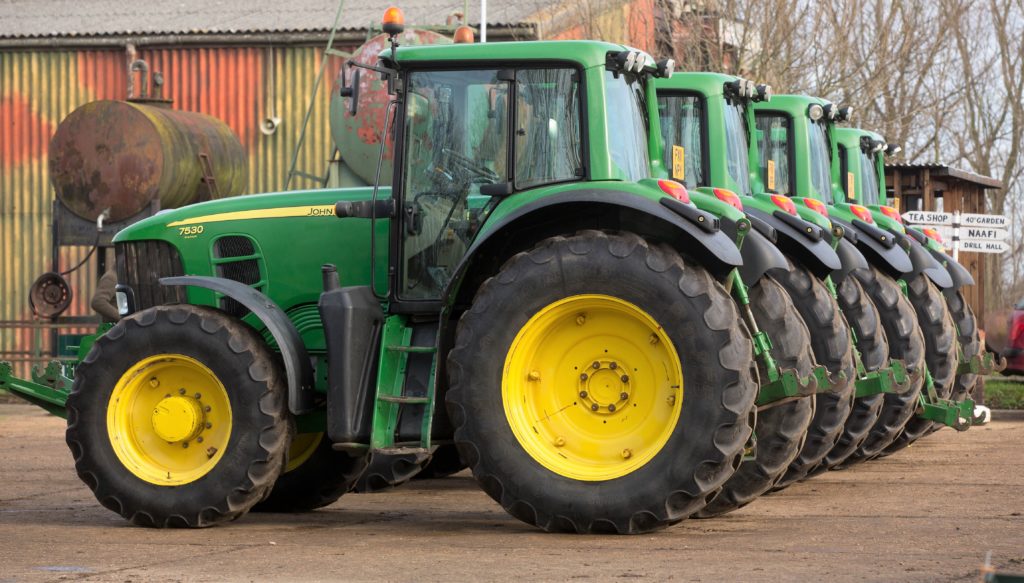 De cate feluri poate fi transmisia unui tractor ?