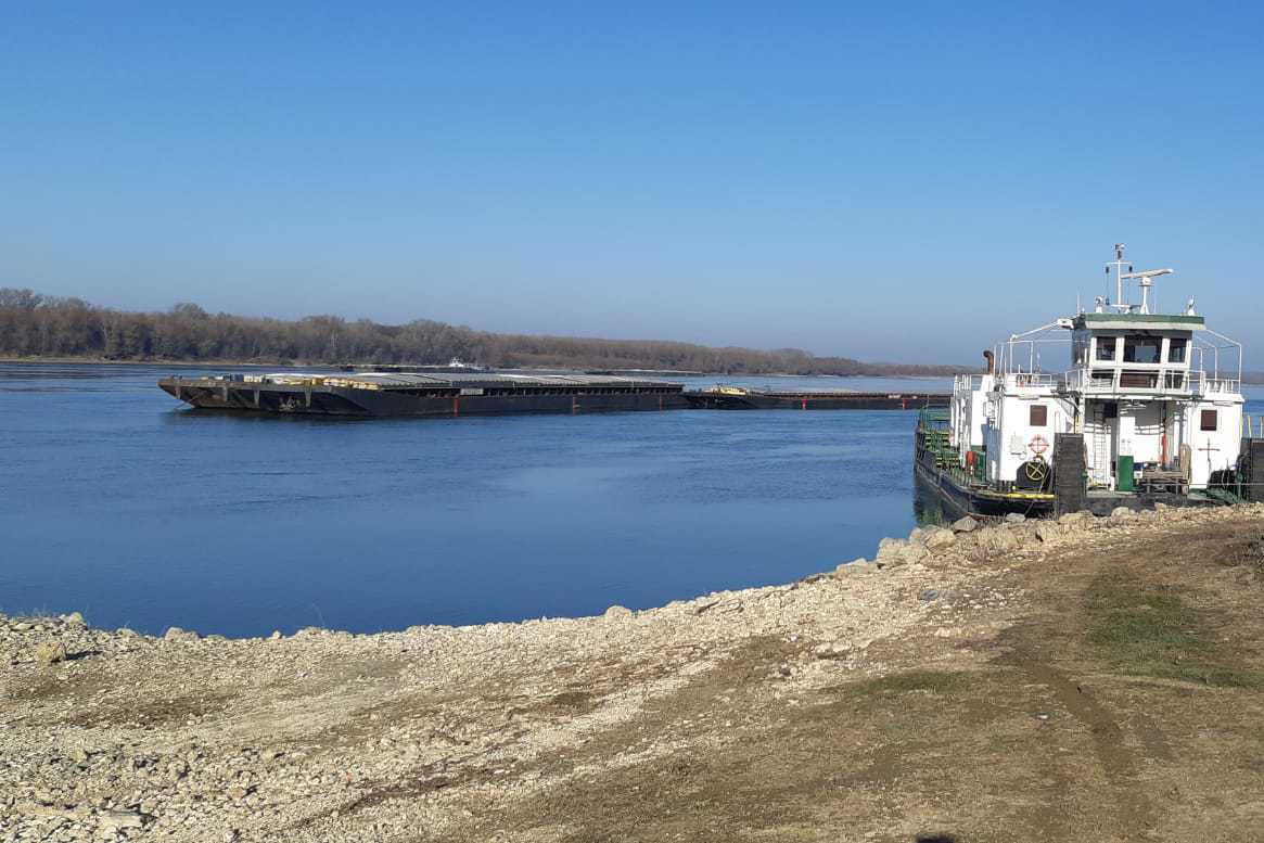 Un marinar de 45 de ani a căzut în Dunăre de pe o navă şi este de negăsit