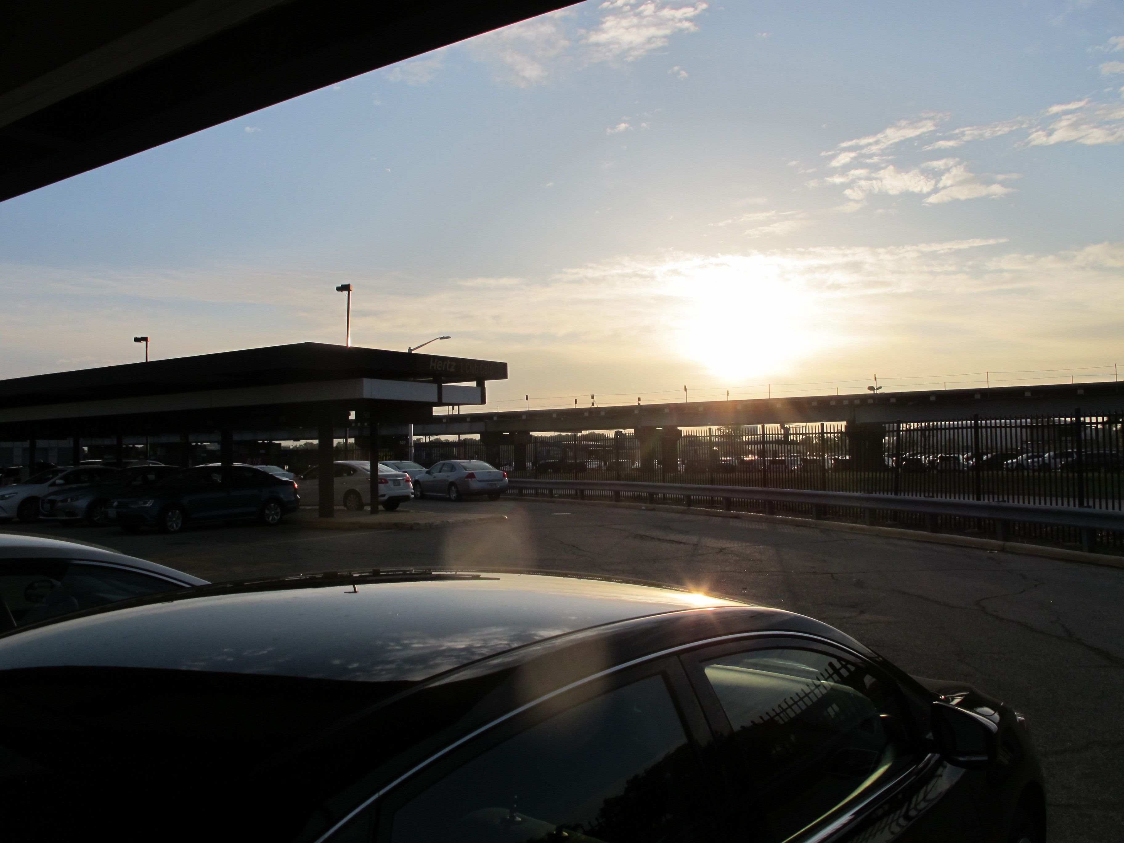 De ce sa optezi pentru masini de inchiriat in locul transportului in comun si al taxiurilor?
