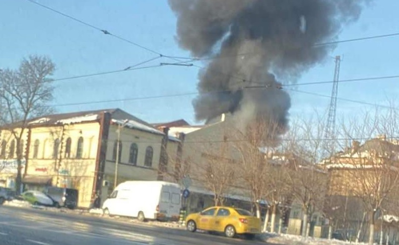 Autocar în flăcări la Autogara Filaret. Alertă în Capitală