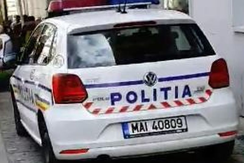 Un bărbat dezbrăcat a lovit un jandarm în Gara de Nord
