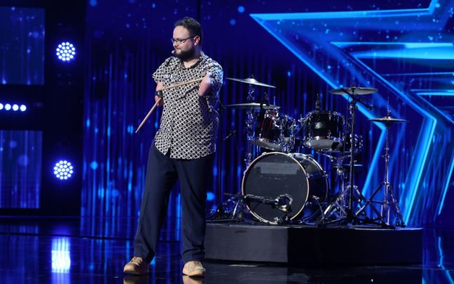 Povestea de viață emoționantă a lui Cornel, toboșarul fără mâini de la „Românii au talent”