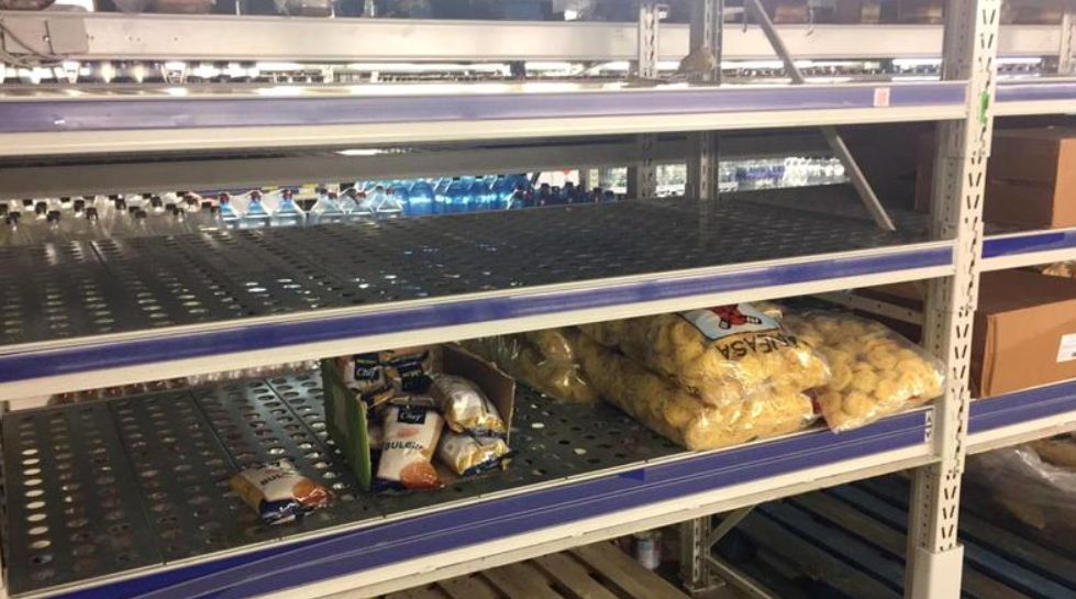 De ce au început românii să golească rafturile magazinelor. Specialist: Fenomenul social e mai mare decât problema de sănătate publică