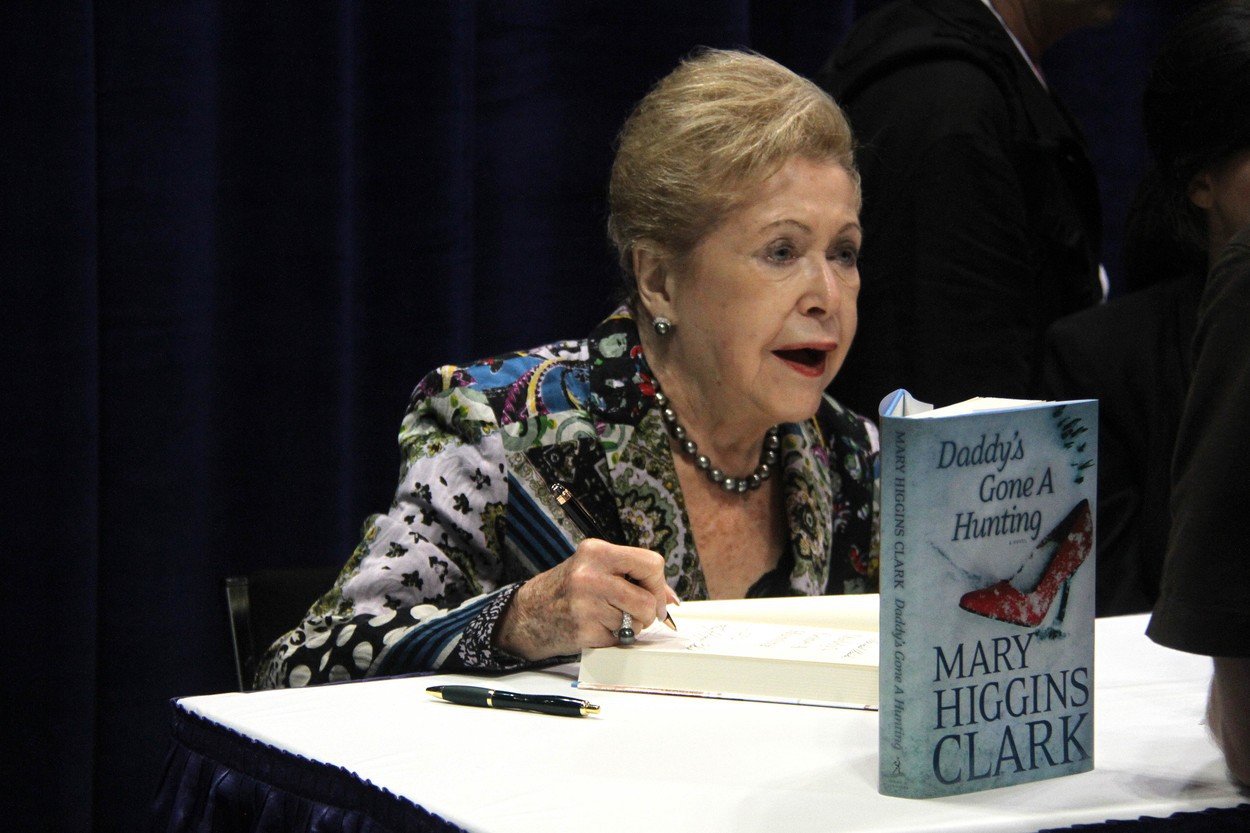 Scriitoarea Mary Higgins Clark, supranumită „regina suspansului”, a murit la 92 de ani