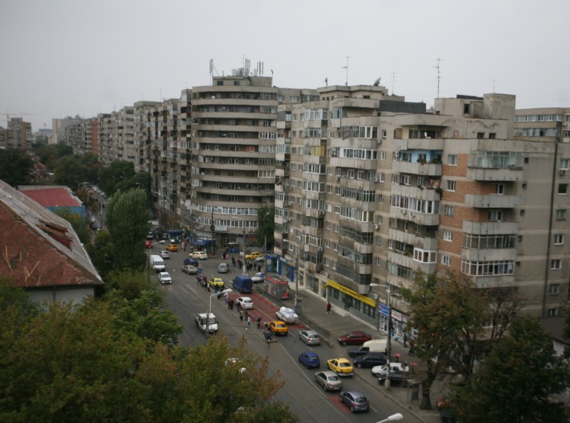 ORDONANȚA MILITARĂ NR 4. Autoritățile locale, obligate să curețe scările blocurilor. De când intră în vigoare măsura