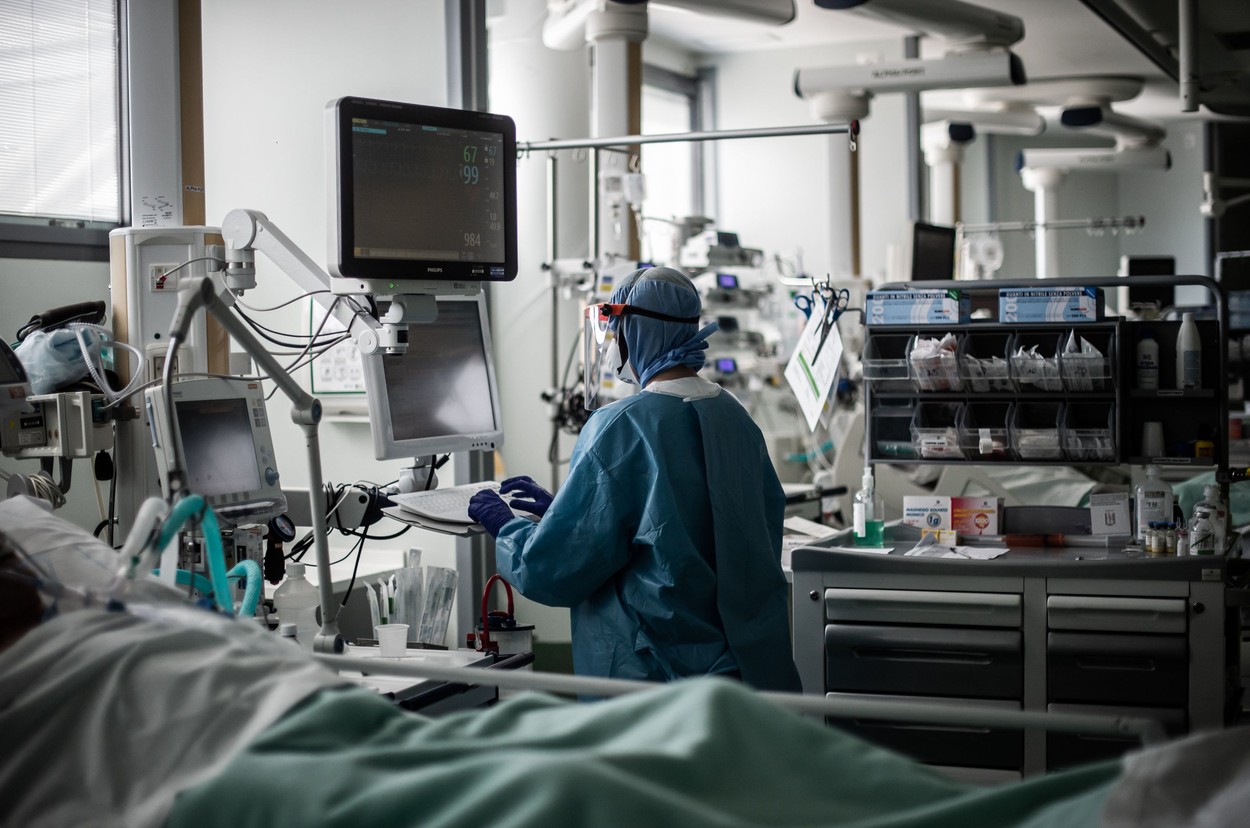 REFUZ. Un medic infecţionist din Iaşi nu acceptă detaşarea la Suceava: „Cum ai putea să laşi o mamă de 90 de ani singură? Cum e posibil să acţionezi într-un mod aşa de mişelesc?”