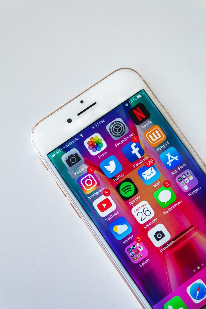 SOCIAL MEDIA. Cum poți să îți ștergi conturile de Instagram și Facebook
