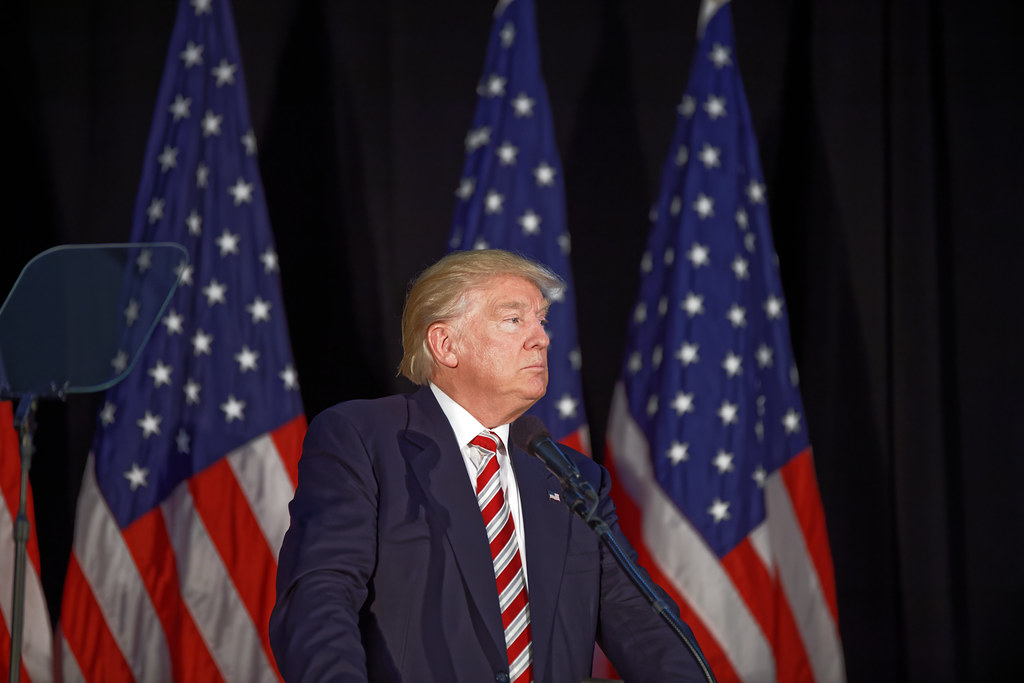 GAFĂ DE PROPORȚII. Omul de bază al lui Donald Trump s-a făcut de râs la TV, în timp ce încerca să-i susțină deciziile președintelui. De unde credea că vine denumirea de COVID-19 | VIDEO