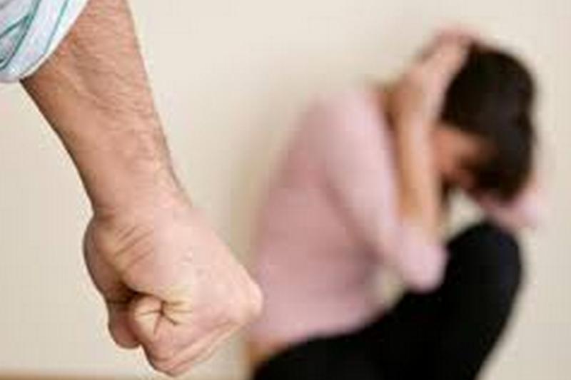 VIOLENȚĂ. Aplicație pentru victimele violenței în familie, lansată de Poliția Română. Poți afla dacă ești într-o relație periculoasă!