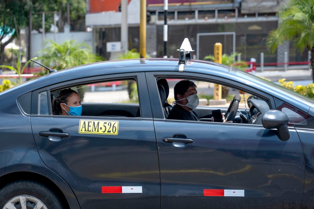 MĂSURI. Ce trebuie să știi dacă folosești Uber: Șoferii și clienții vor fi verificați!