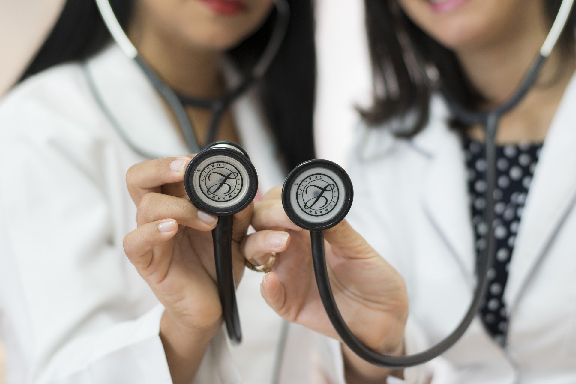 Top 4 lucruri de știut dacă vrei să lucrezi ca medic în străinătate