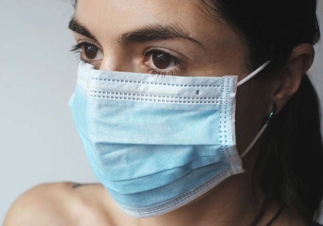 CORONAVIRUS. Noua poziție a OMS cu privire la purtarea măștilor de protecție în locurile aglomerate. Președintele brazilian vorbește de părăsirea organizației pe motiv de „parti-pris ideologic”