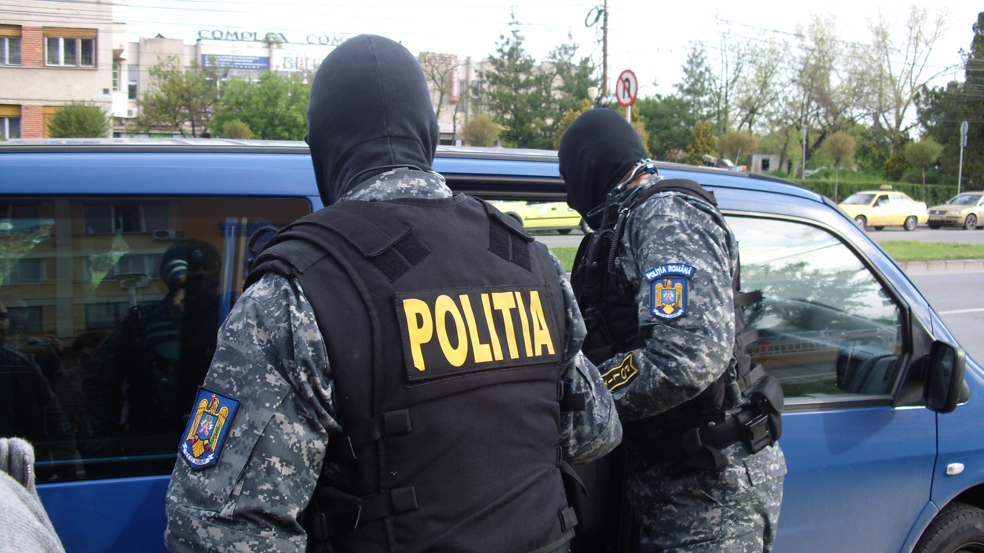 PERCHEZIȚII. Cămătarii din Piatra Neamţ controlau cartiere de asistaţi social