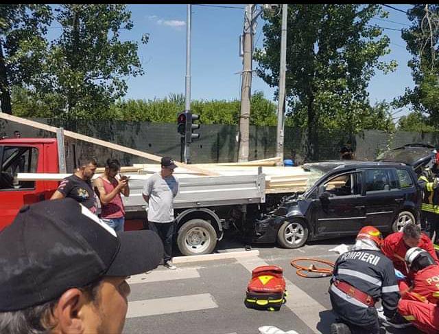 ULTIMA ORĂ. Accident la intrare în București: O persoană este rănită grav, iar traficul este restricționat