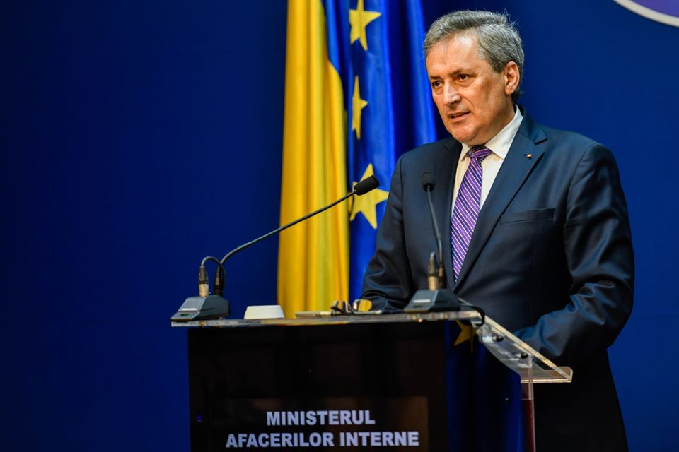 8 ȘTIRI DE LA ORA 8. Ministrul de Interne, Marcel Vela, a anunțat, vineri seara, că obligativitatea autoizolării la domiciliu la revenirea în România se ridică începând din 15 iunie