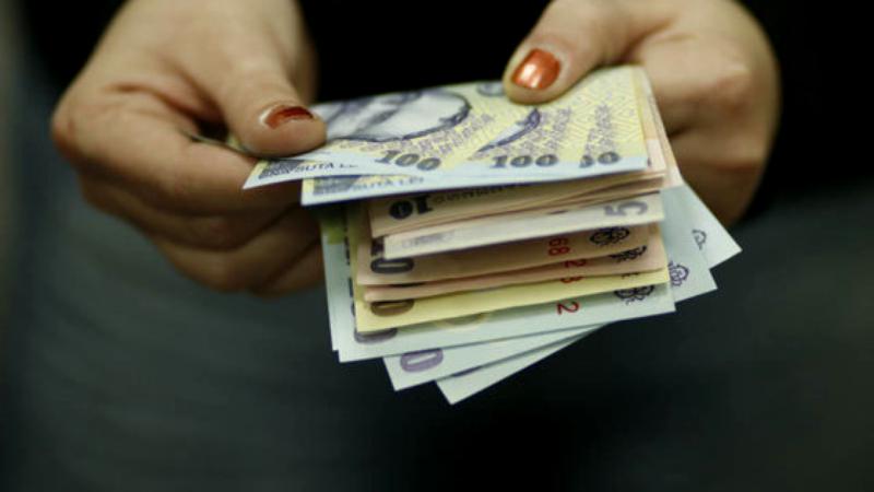 PROIECT. Bani pe lângă pensie! Societățile comerciale vor fi încurajate să angajeze pensionari care vor dori să-și continue activitatea