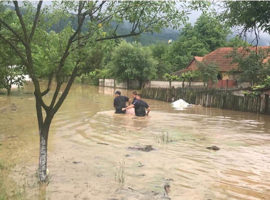Ecologiștii cer Guvernului să se implice direct, cu acţiuni și cu bani în lupta contra inundaţiilor Ecologiștii cer Guvernului să se implice direct, cu acţiuni și cu bani în lupta contra inundaţiilor