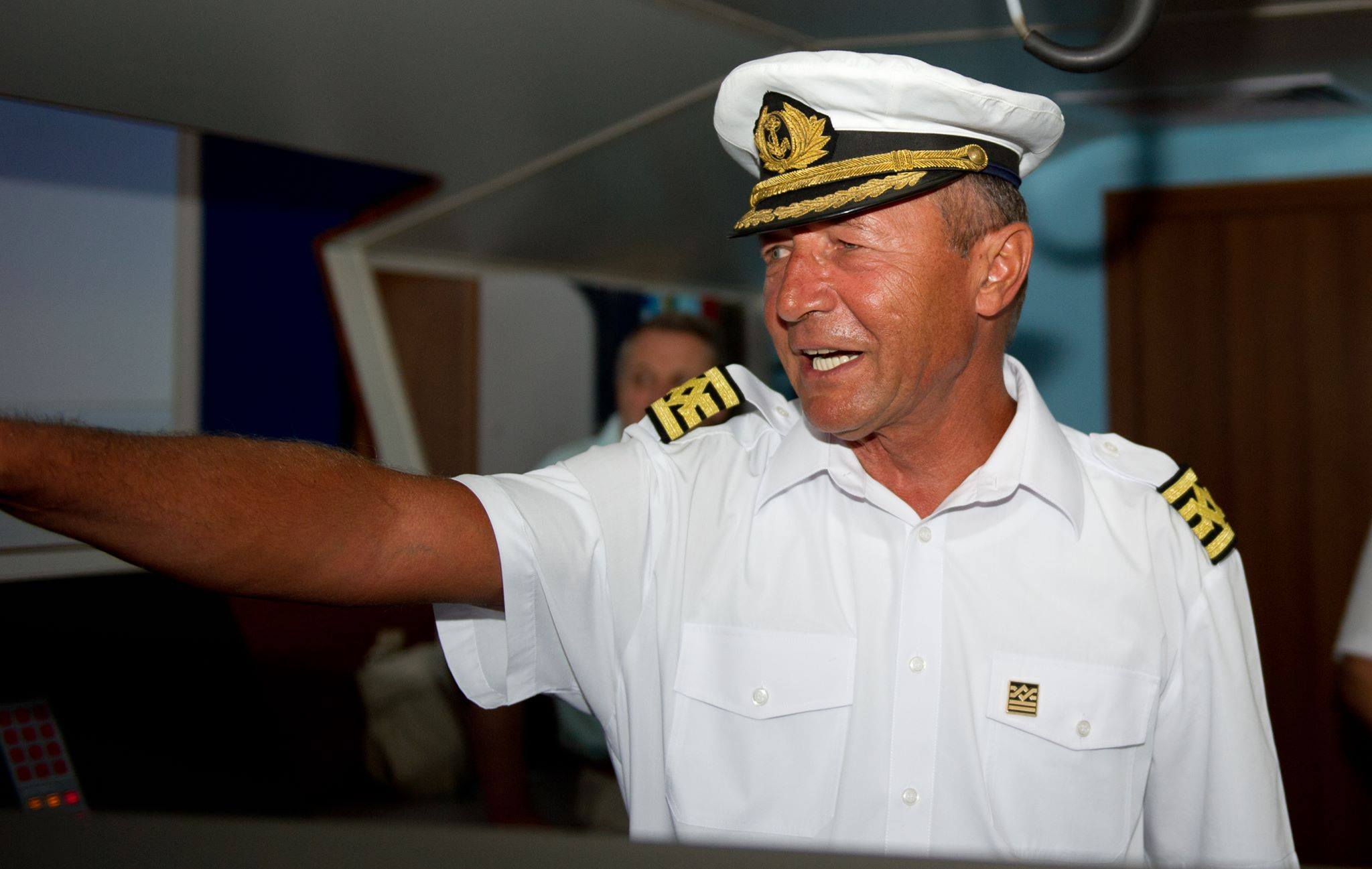 MESAJ. Traian Băsescu: „Orban, fugi la palatul Victoria că ai lege să lupţi cu COVID-19!”