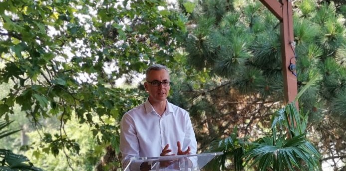 VIDEO – Stelian transmite live din jungla amazoniană bancuri cu politicieni