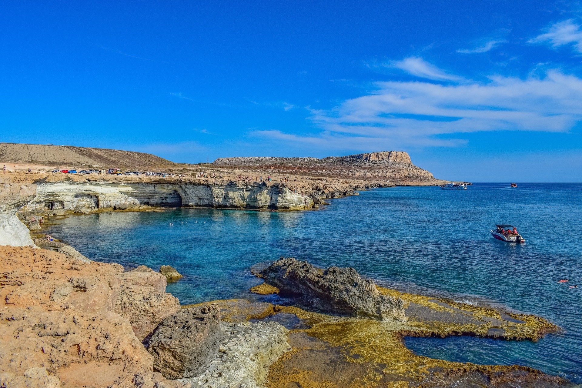 Cipru interzice intrarea în țară a turiștilor români