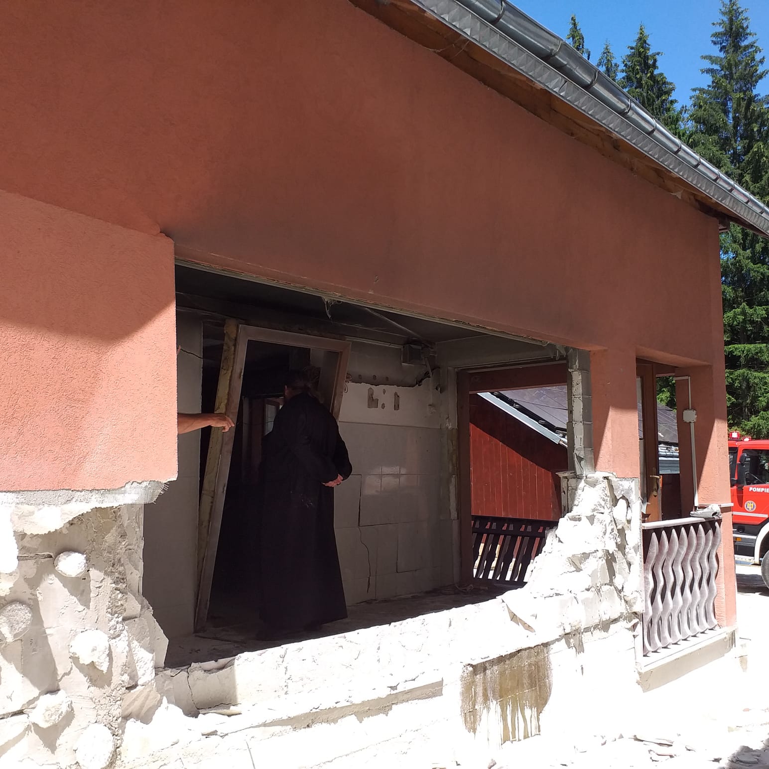 SUCEAVA. Explozie la Mănăstirea Sihăstria Rarău / Mai multe persoane au fost rănite