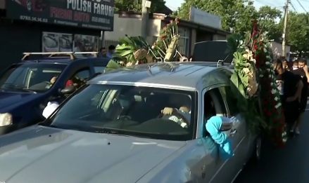 Emi Pian a fost înmormântat duminică dimineață, deși ceremonia urma să aibă loc la prânz. Cortegiul funerar a fost însoțit de jandarmi (VIDEO)