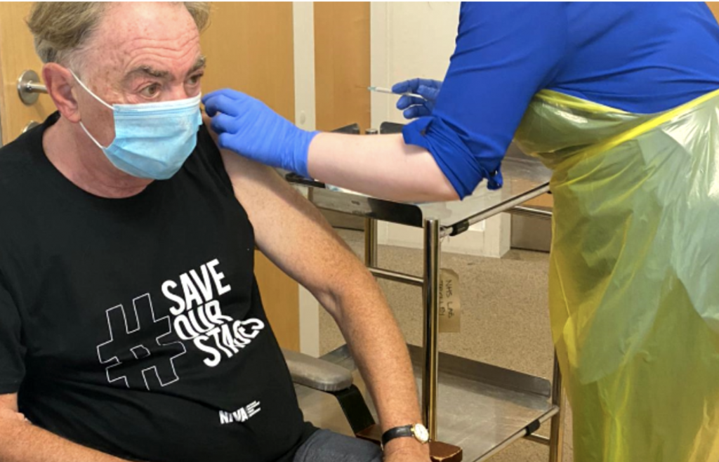 Compozitorul Andrew Lloyd Webber s-a oferit voluntar să se vaccineze împotriva Covid-19: „Voi face orice pentru a arăta că teatrele se pot redeschide în siguranţă”