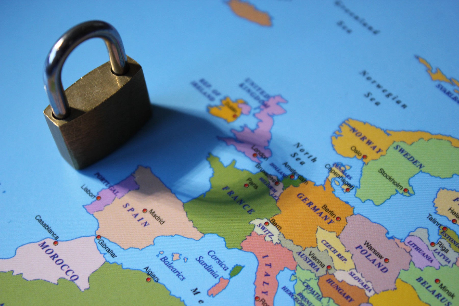 Autoritățile au extins lista județelor unde este restricționat programul teraselor și al cluburilor.Carantină pentru 6 regiuni din Spania / Lista actualizată a statelor cu risc epidemiologic ridicat