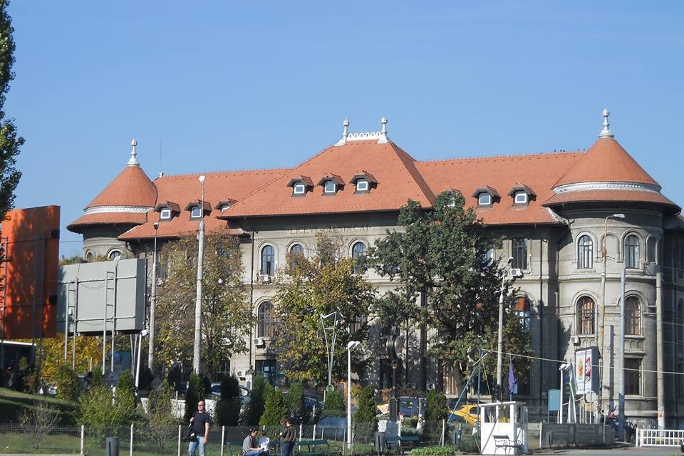 Elev de la Colegiul Șincai din Capitală, confirmat cu Covid-19. Cursurile din clasa acestuia sunt suspendate
