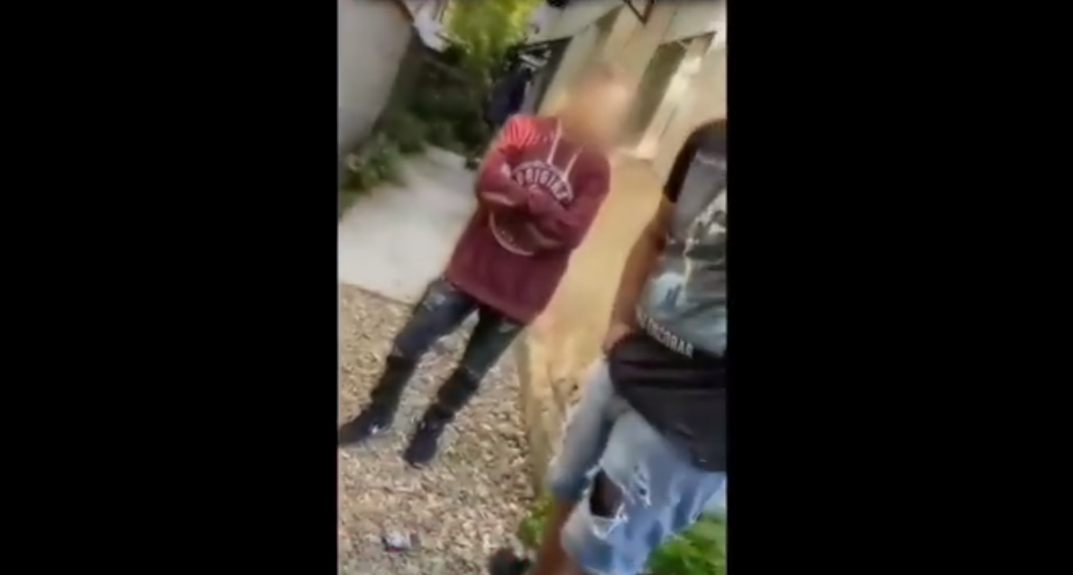 Noi scene de violență între adolescenți. Un băiat de 14 ani, bătut fară milă de alți tineri. Agresorii au fost reținuți