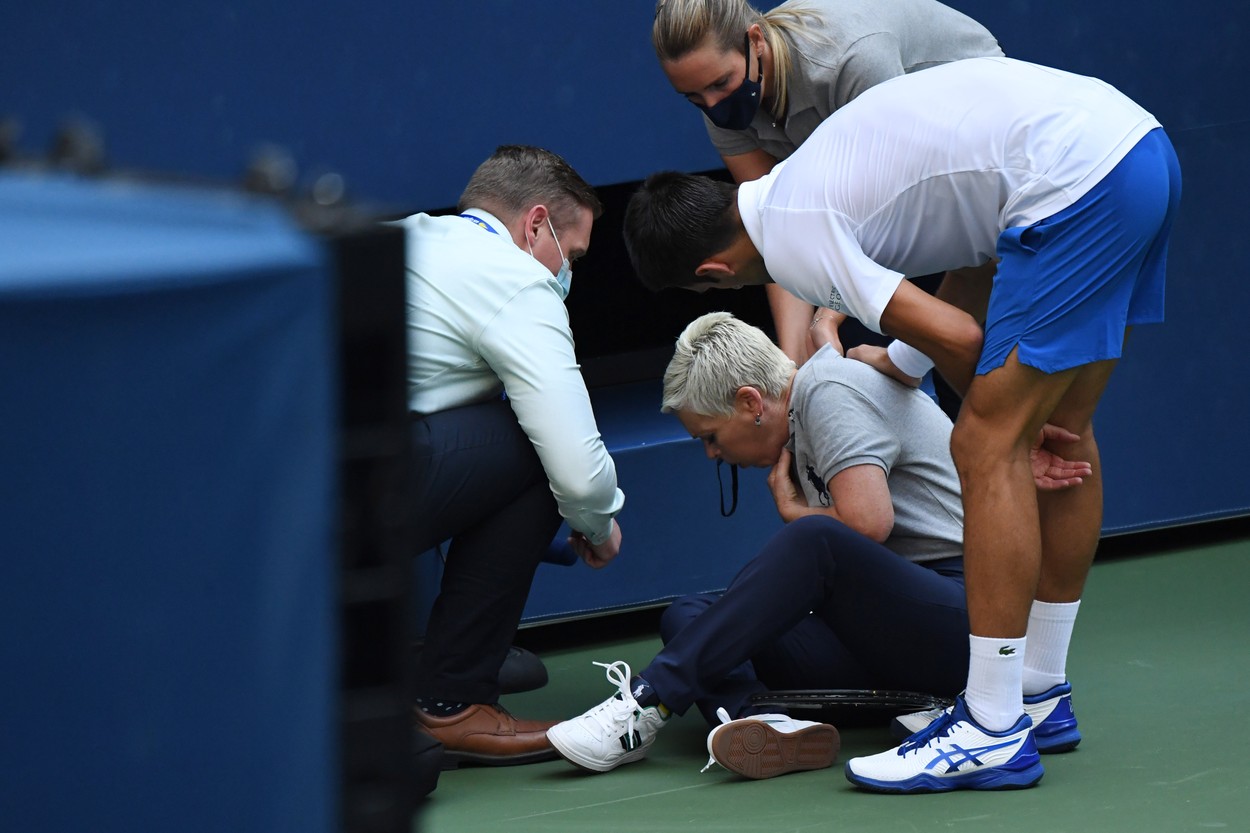 Cristian Tudor Popescu, despre descalificarea lui Djokovic de la US Open: Mingea expediată de el este echivalentă cu o ieșire pe contrasens. O comparație cu situația Serenei Williams poate fi făcută doar de o ceafă lată rasistă