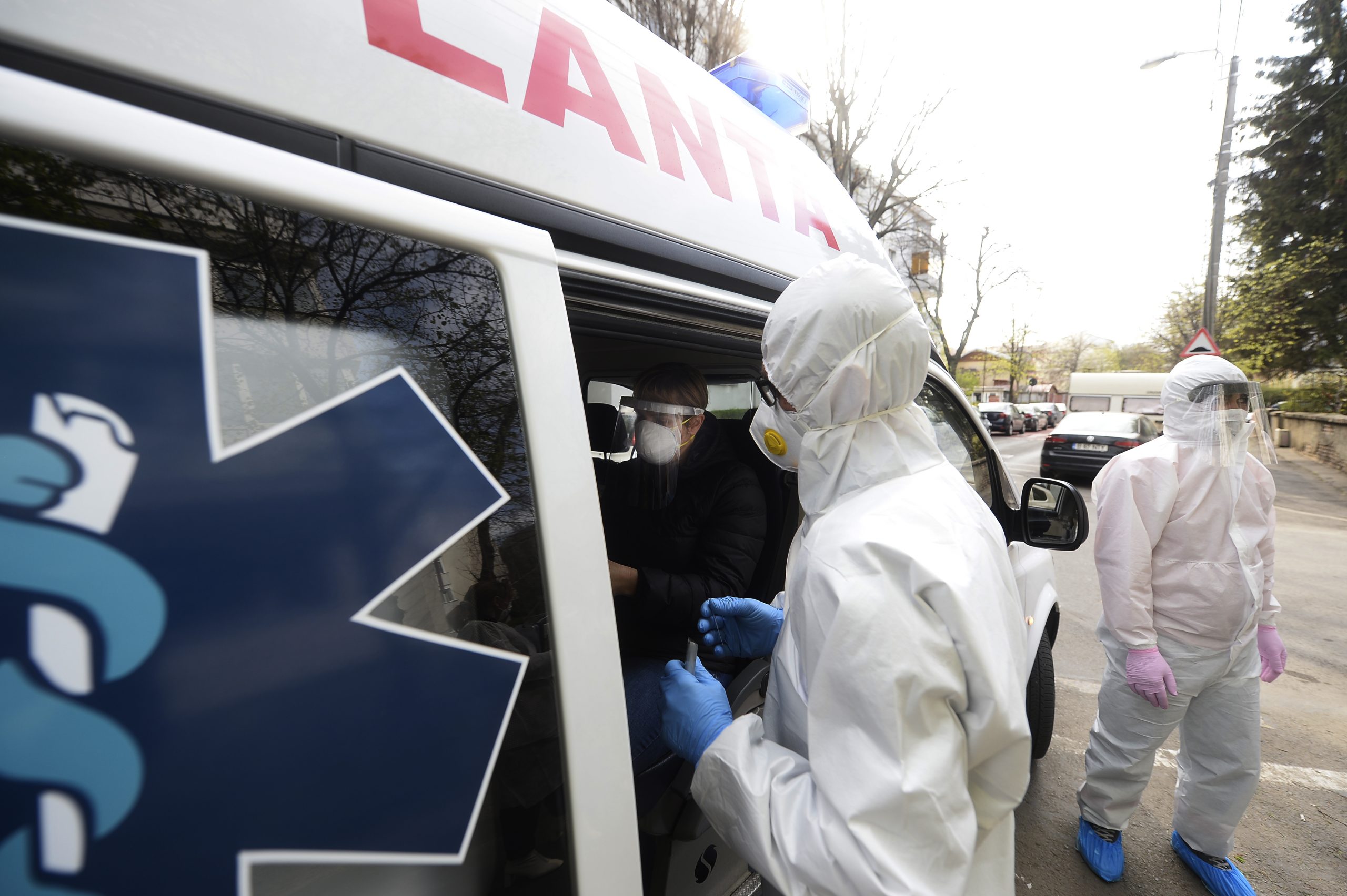 Un pacient infectat cu SARS-CoV-2, internat într-un spital din Sibiu, s-a sinucis. Bărbatul s-a aruncat de la fereastra salonului