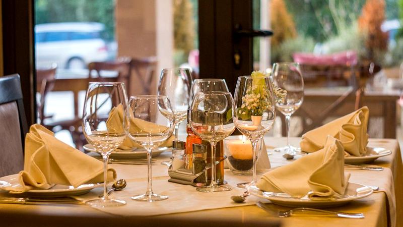 Gata, e oficial! Restricții noi în București din cauza creșterii alarmante a numărului de cazuri noi de coronavirus. Restaurantele și cafenele au enorm de suferit