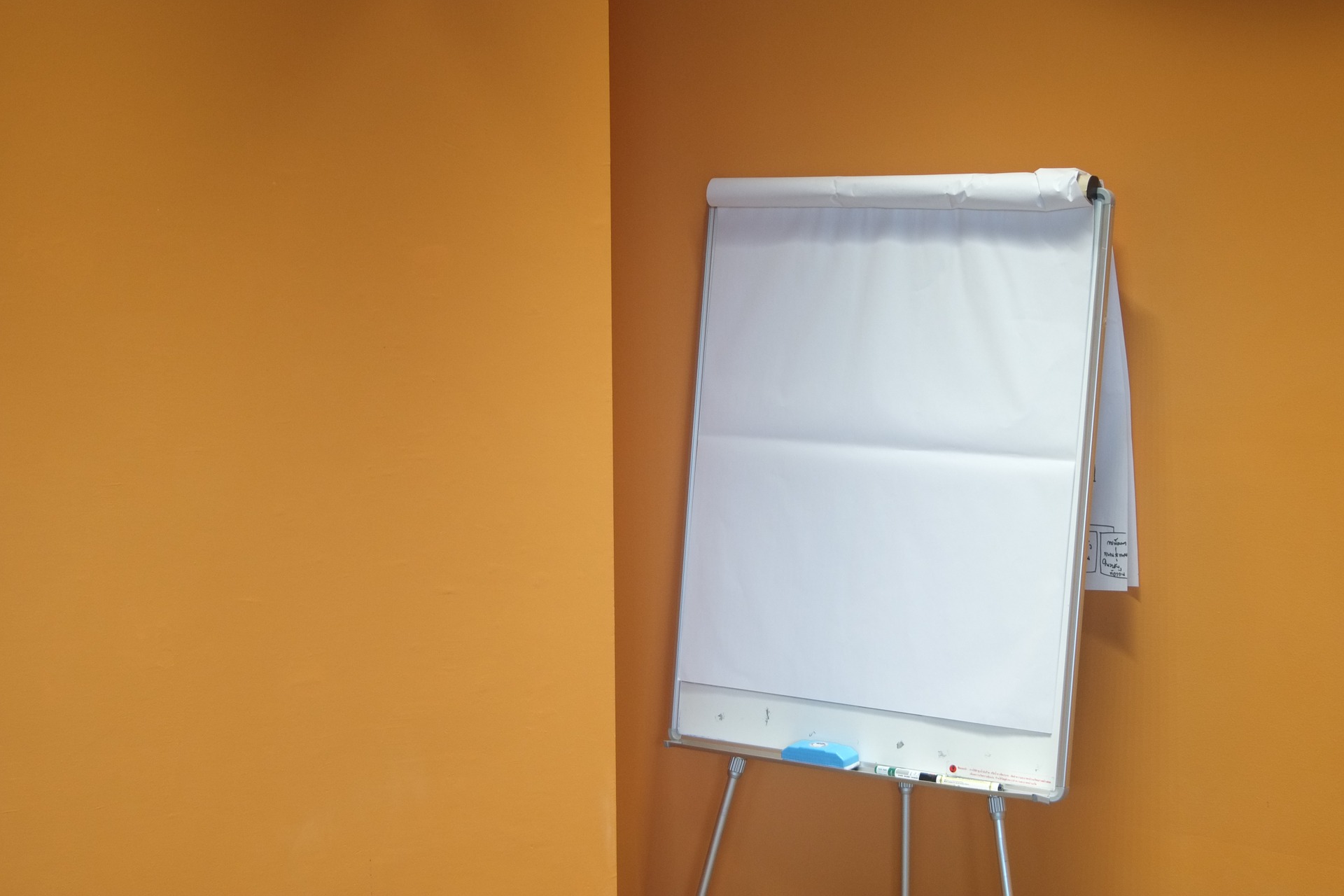 Beneficiile utilizării unui flipchart magnetic