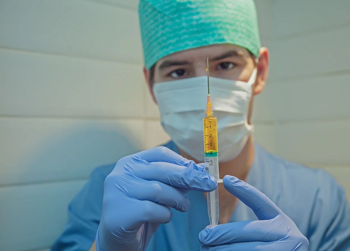 AstraZeneca primește 486 milioane de dolari pentru a dezvolta un tratament asemănător celui primit de Donald Trump