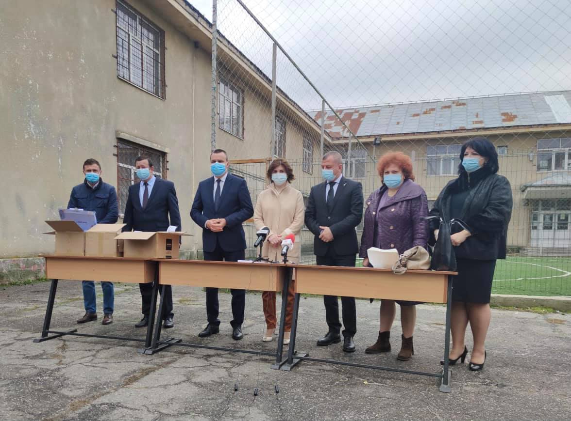 Peste 64.000 de tablete, distribuite în toată țara / Monica Anisie: „Procesul continuă”