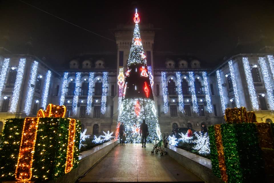 Premieră la Craiova: Cetățenii, invitați să aprindă luminiţele de sărbători (GALERIE FOTO)