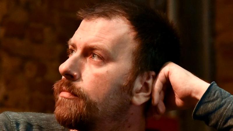 Adrian Albu, supraviețuitor Colectiv: „Un zeu mic și meschin, permanentizat în funcție, care ține neapărat ca toate deciziile să treacă prin pixul LUI”