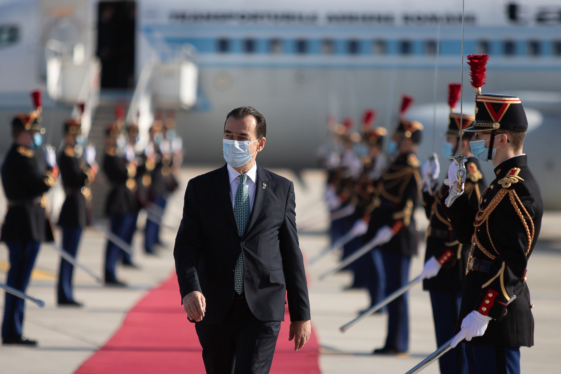 Ludovic Orban, precizări despre starea celor doi miniștri diagnosticați cu Covid: „Sunt cu simptome ușoare amândoi, izolați la domiciliu”