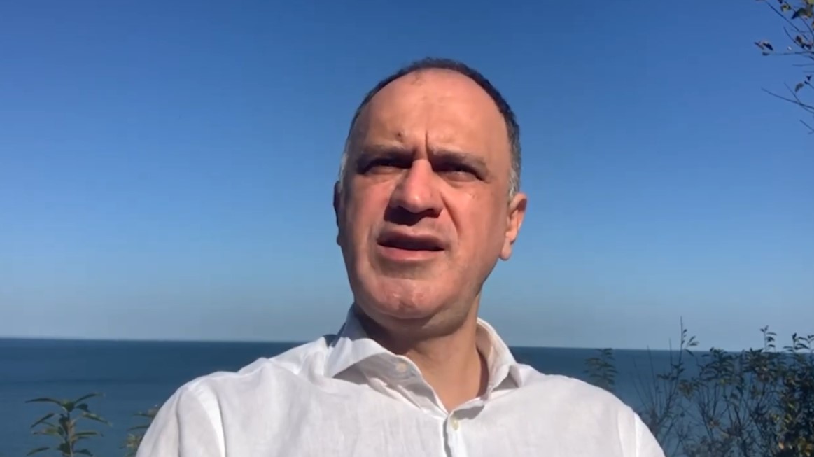 Mărturia unui medic român din New York, după ce s-a vaccinat anti-COVID-19. „Am făcut prima doză acum două zile. Sunt dovada vie…”