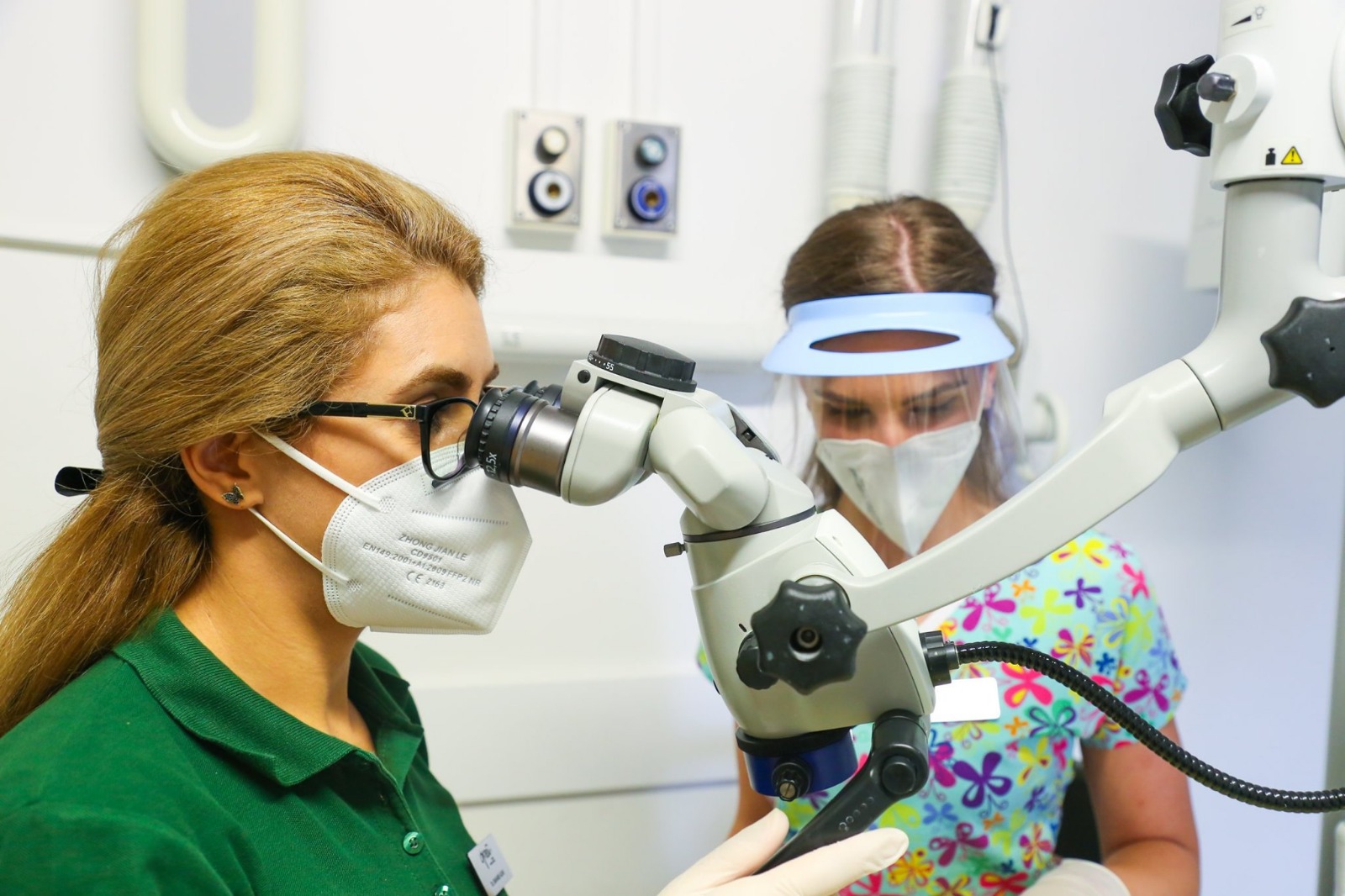 Tot ce trebuie să știi despre endodonție și tratamentul de canal Tot ce trebuie să știi despre endodonție și tratamentul de canal