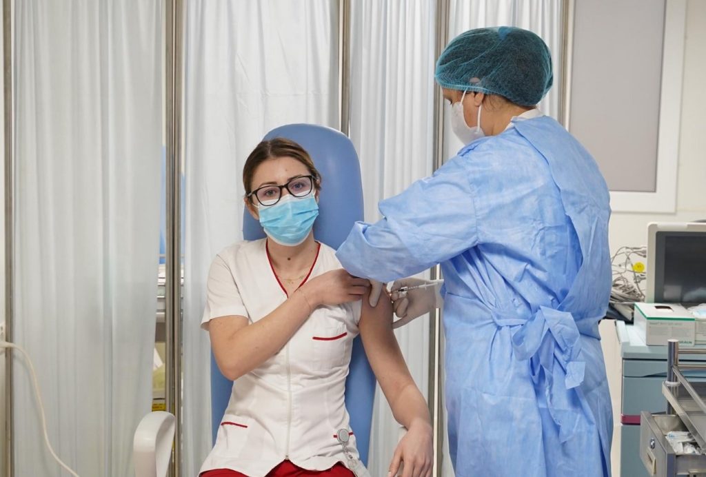 Motivele pentru care Mihaela Anghel a fost primul cadru medical din România vaccinat anti-COVID. “Este cât se poate de simplu!”