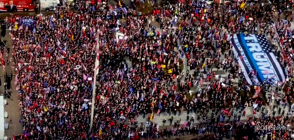 Mii de oameni în stradă pentru Donald Trump! „Poporul american, victima unei mari nedreptăți” – VIDEO