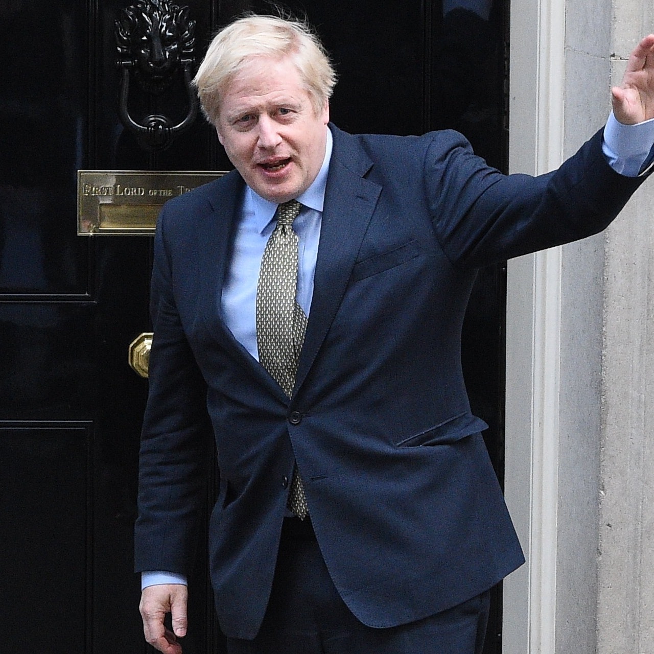 Anglia intră într-un nou lockdown, după creșterea cazurilor de Sars-Cov-2. Premierul Boris Johnson a anunțat închiderea școlilor și i-a rugat pe oameni să rămână în case
