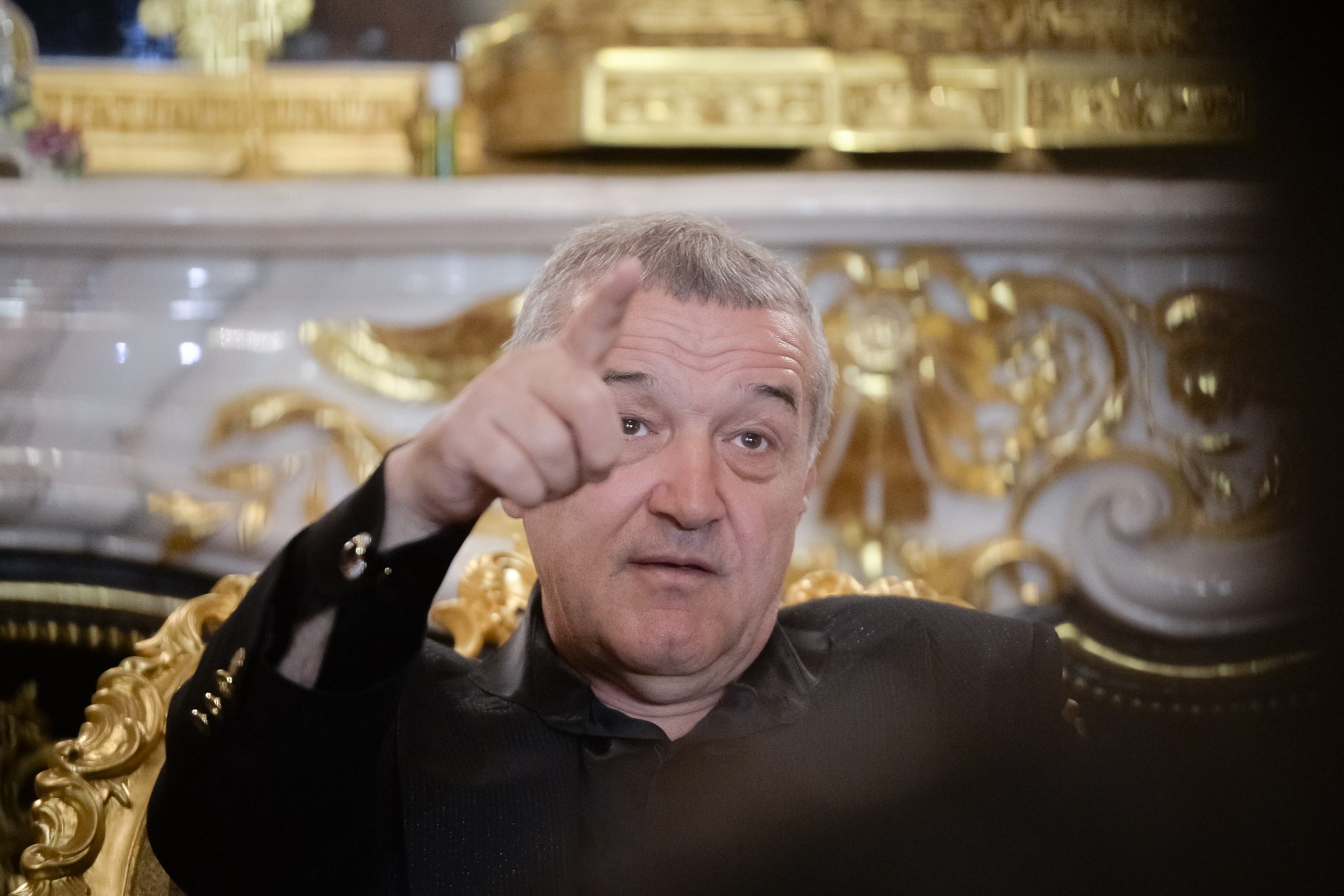 Gigi Becali, dezvăluiri despre tratamentul anti-Covid: „Se găsește doar la mine, acum în România. Am 50.000 de flacoane blocate în vamă”