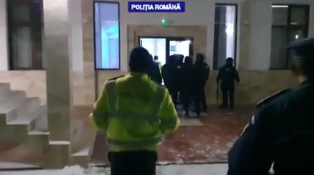 Petrecere de majorat, cu 44 de participanți, „spartă” de polițiștii din Dâmbovița. Ce amenzi s-au dat (VIDEO)
