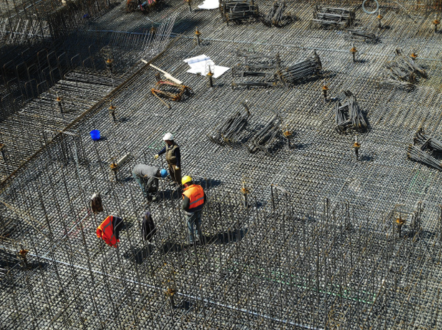 Top 4 trucuri cu ajutorul cărora te poți ocupa de construcții industriale în mod eficient