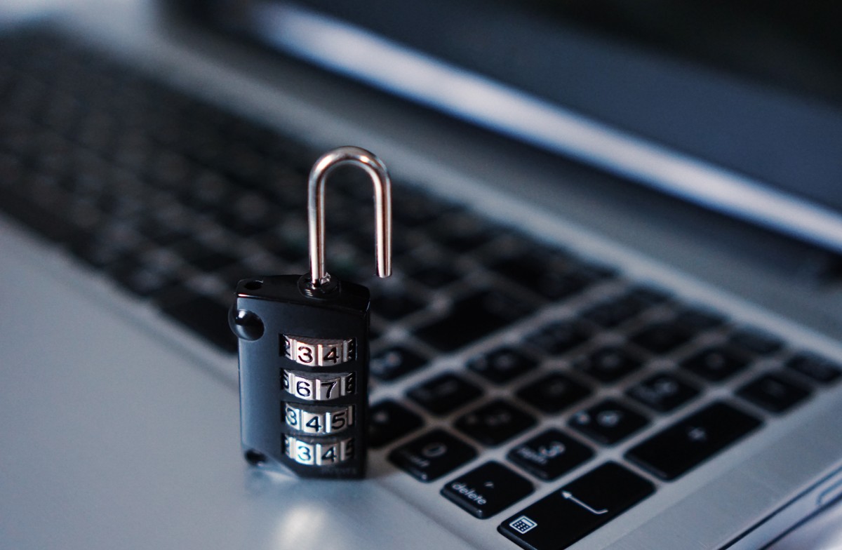 Studiile arată că 75% dintre companii vor prefera ca angajații să lucreze de acasă: Securitatea cibernetică, în topul preocupărilor managerilor Studiile arată că 75% dintre companii vor prefera ca angajații să lucreze de acasă: Securitatea cibernetică, în topul preocupărilor managerilor