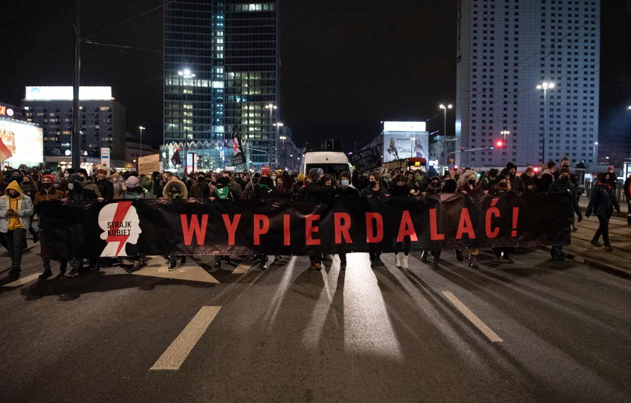 Proteste în Polonia după anunțul privind intrarea în vigoare a interzicerii avorturilor