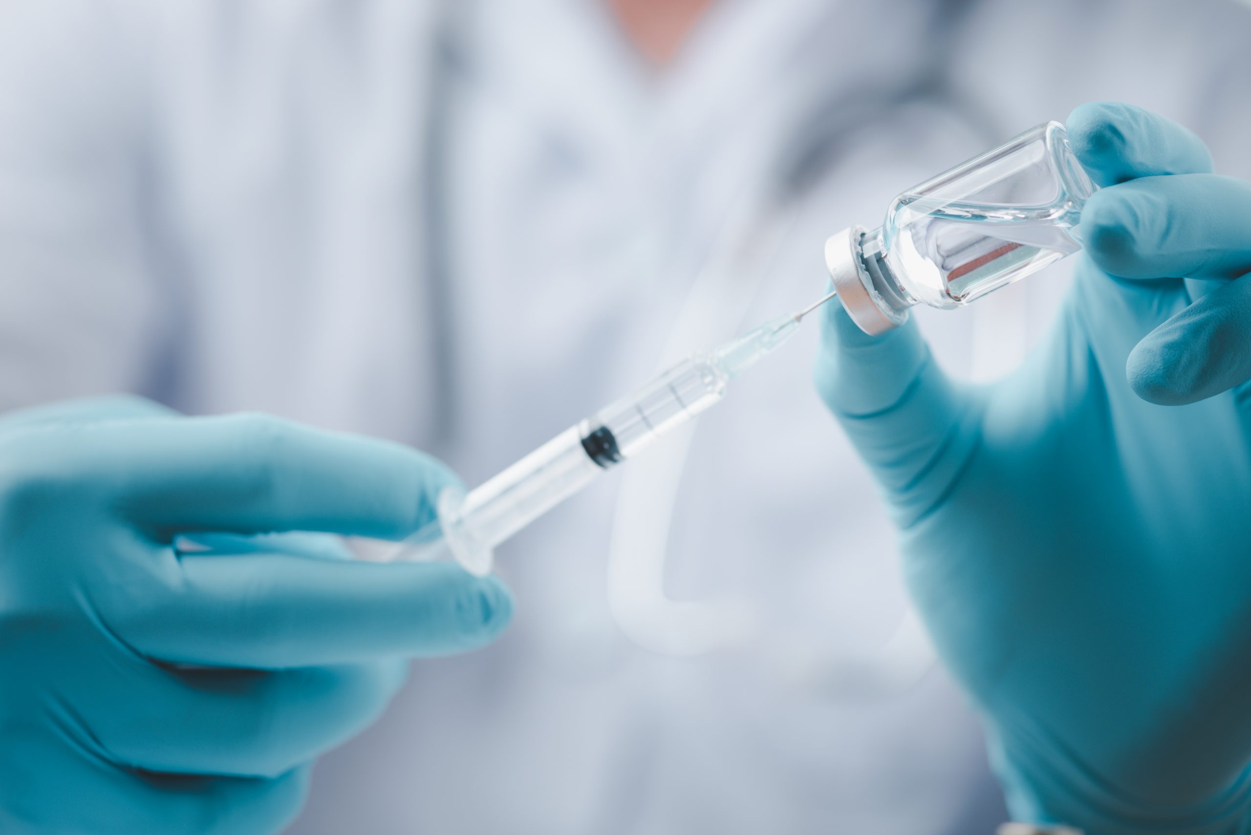 Autoritățile române, despre cazul asistentului medical din SUA care s-a îmbolnăvit de COVID la șase zile după vaccinare